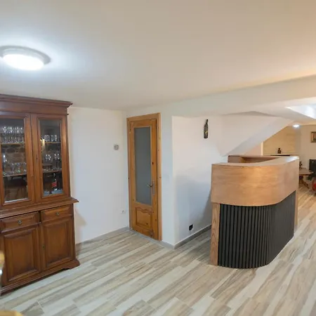 E Mjeshtrit Fogadó Korça