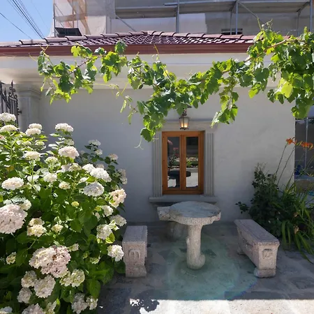 E Mjeshtrit * Korça